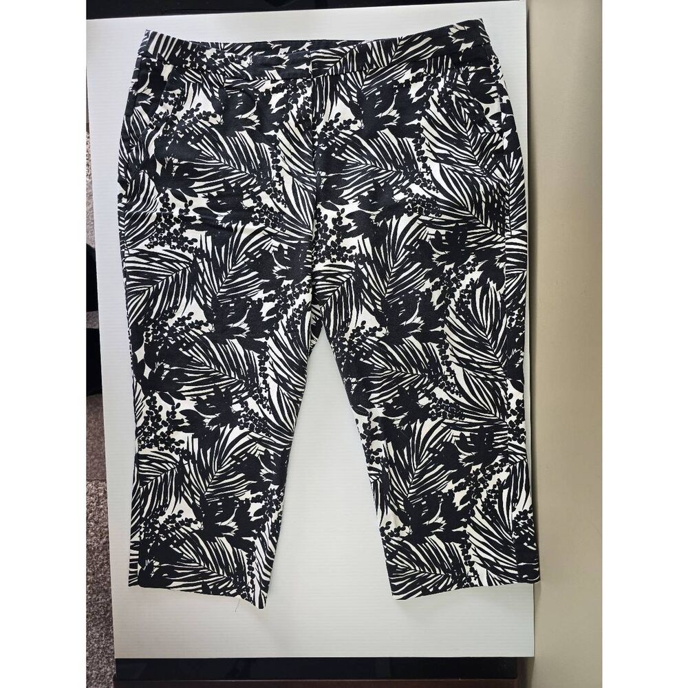 Lane Bryant Capris Sz 16 Black/White
